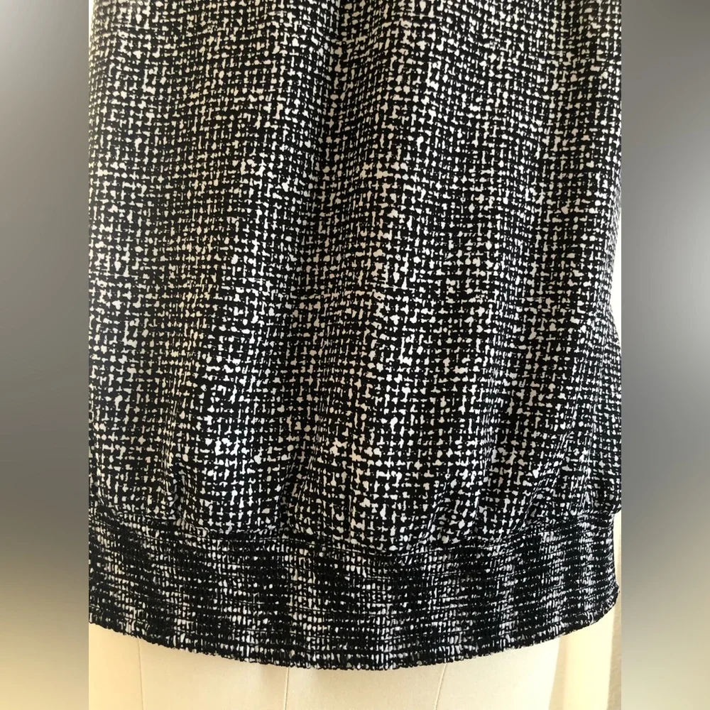 WhiteHouseBlackmarket short sleeve top. - Picture 9 of 14